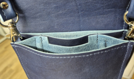 Telefoontasje L borduur katjes aan zee 01