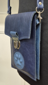 Telefoontasje L blauw met lichtblauw pootje 02