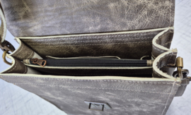 Crossbody Model Teun (de broer van Aart)