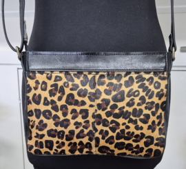 Crossbody  Model ZusZ S harige panterprint & zwart
