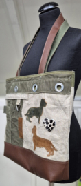 Plunje/ Post shopper met 2  ruwhaar teckels