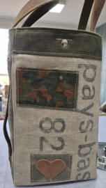 Plunje/ Post Tote Handtas L Model Boet (30x30x18)