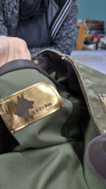 Plunje/ Post shopper met Herder (borduurwerk)