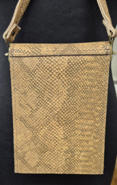 Telefoontasje L snakeprint met pootje 01