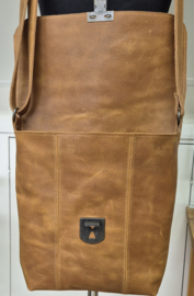 Crossbody Mediumcognac pull-up leer