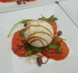 Burrata met pomodoritomaat en balsamicoglaze