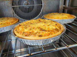 Quiche met verse zalm, Hollandse garnaaltjes en dilleroom