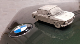 Betonnen beeldje: BMW 02