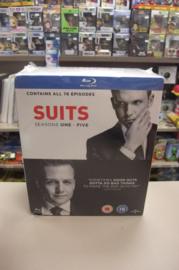 Suits Seasons one - five  Blu ray Engelse ondertitels geen nederlands