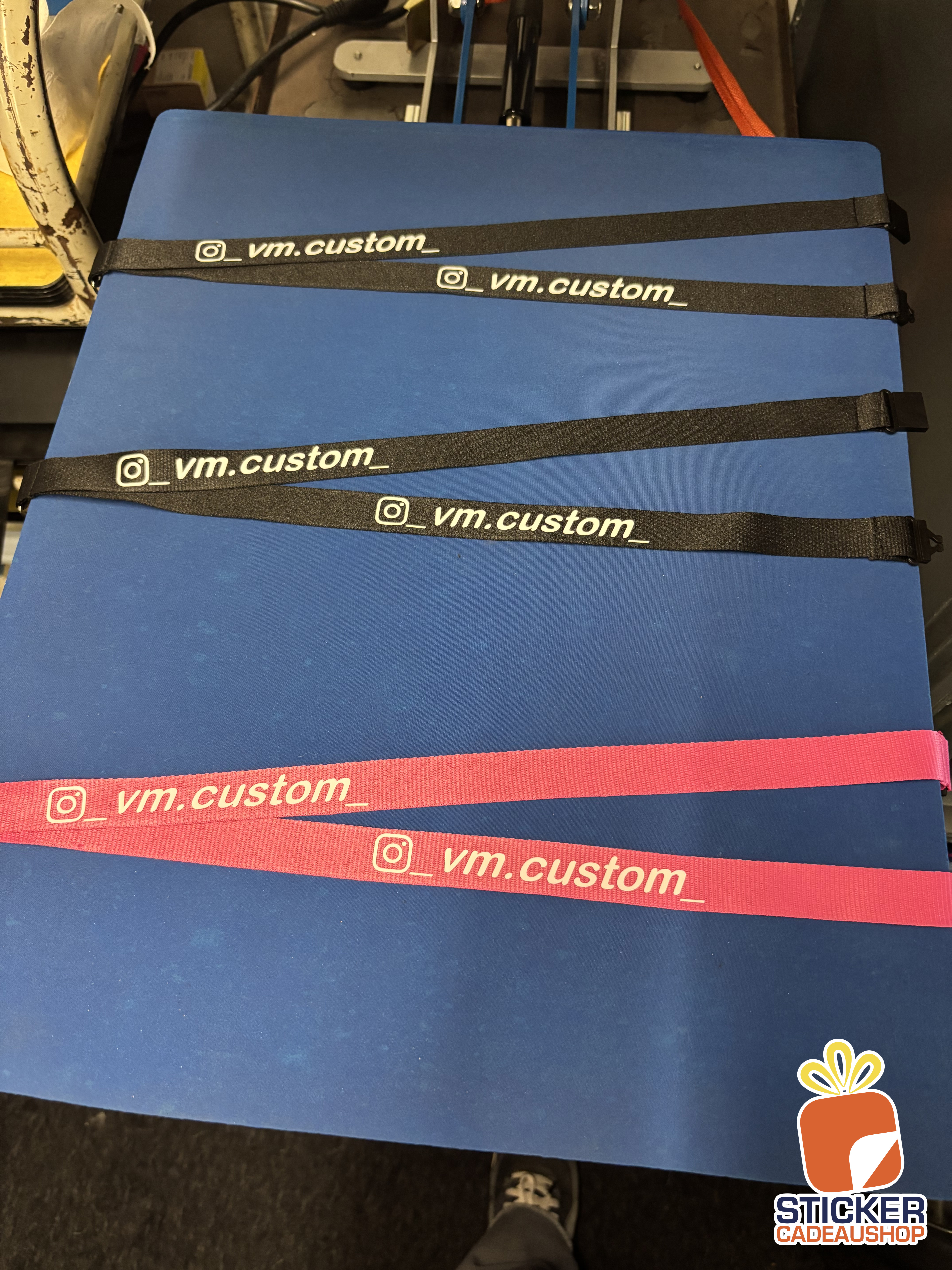 😍Voor onze Klant die Gepersonaliseerde Schoenen Schildert voor zijn Klanten op Aanvraag Lanyards mogen bedrukken😍