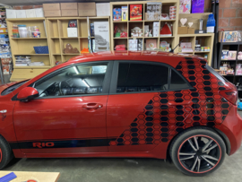 🔥Kia Rio voorzien van Striping, Stickers & Zonneband🔥