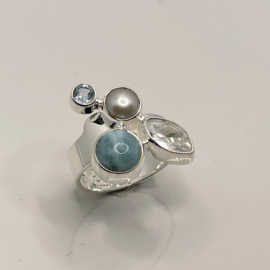 Ring - LIV Larimar, Parel en Topaas mt 17.50