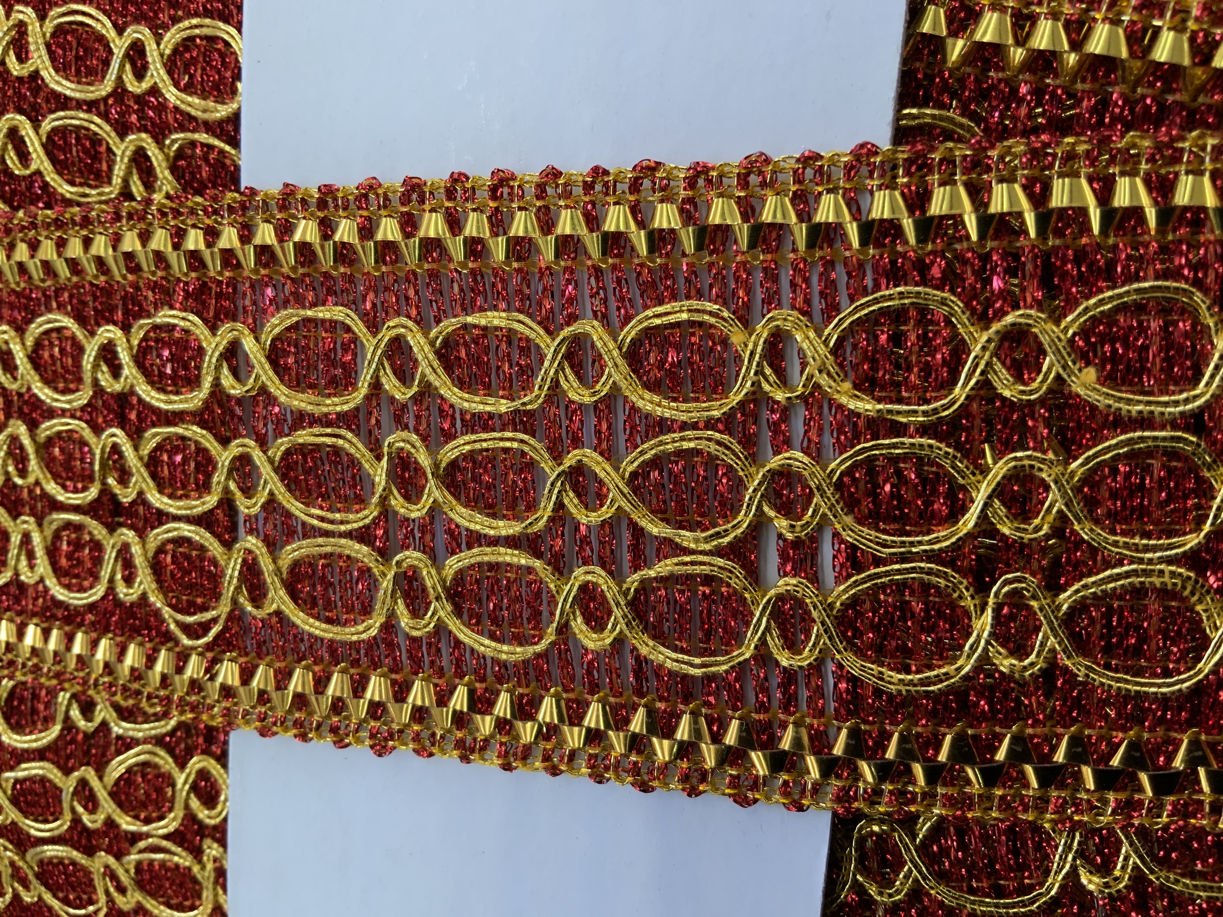 Rood met goud 50 mm  €1,50 per meter