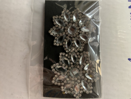 Applicatie met strass   2 op kaartjes  wit
