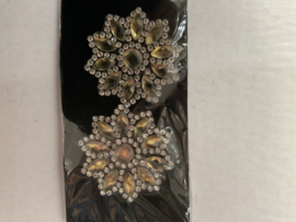 Applicatie met strass   2 op kaartjes  licht zand/geel