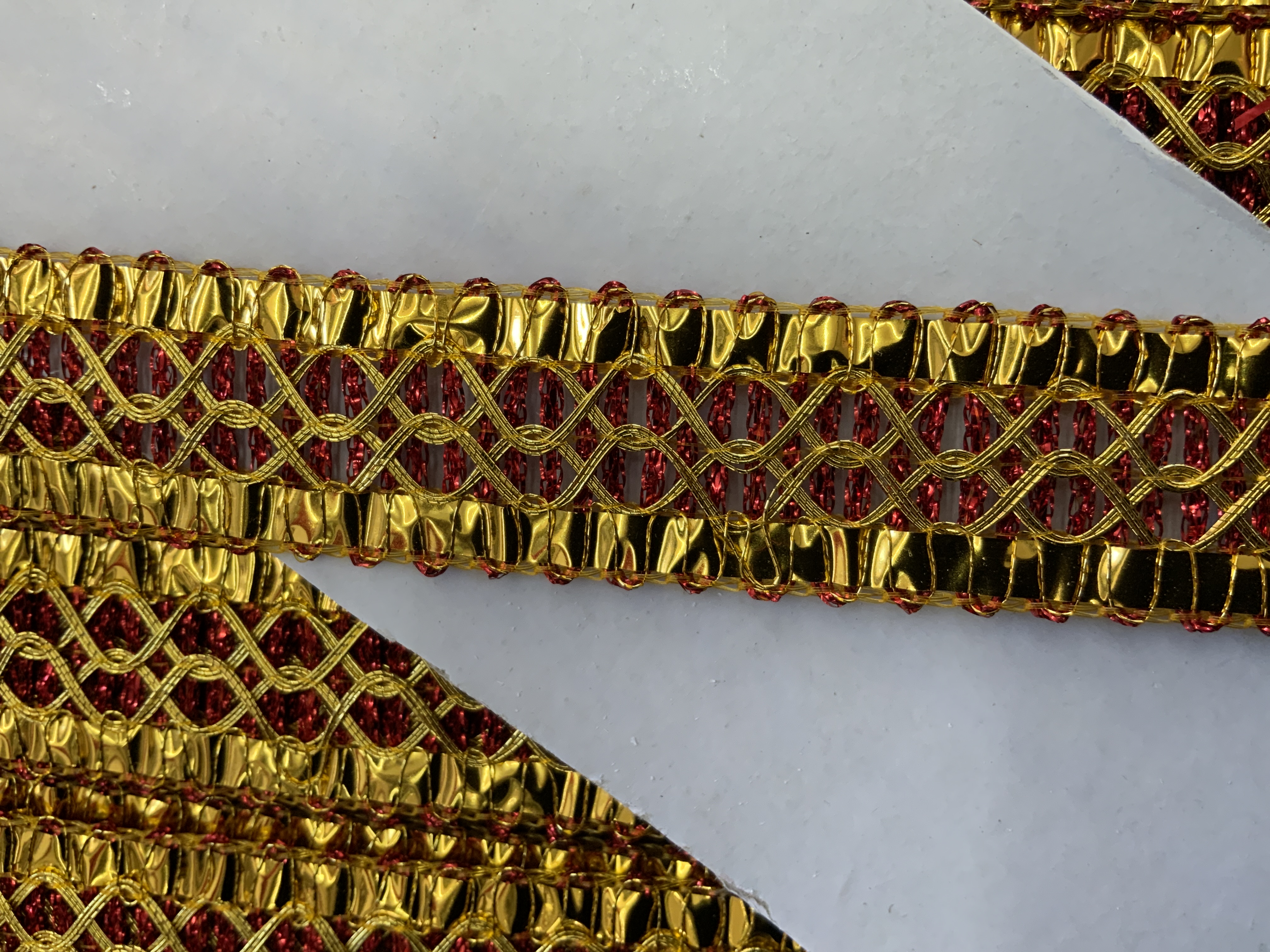 Rood met goud 20 mm  €1,50 per meter