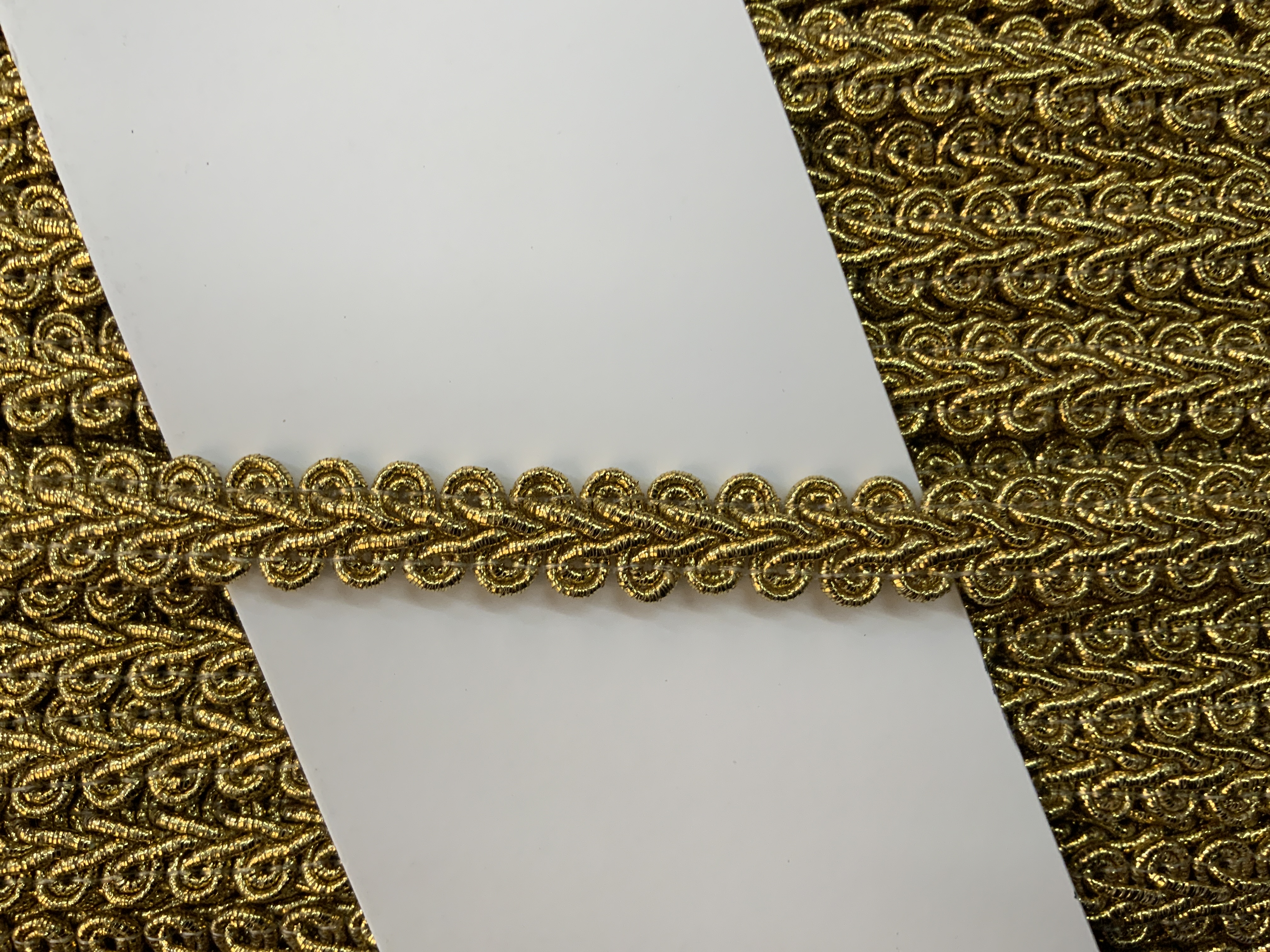 Goud galon 12 mm breed   €1,95