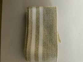 boord   wit/goud.   110 x6 cm €8,95