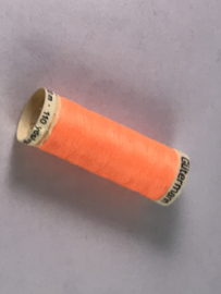 gutermann neon kleuren 3871 oranje €3.75 per stuk