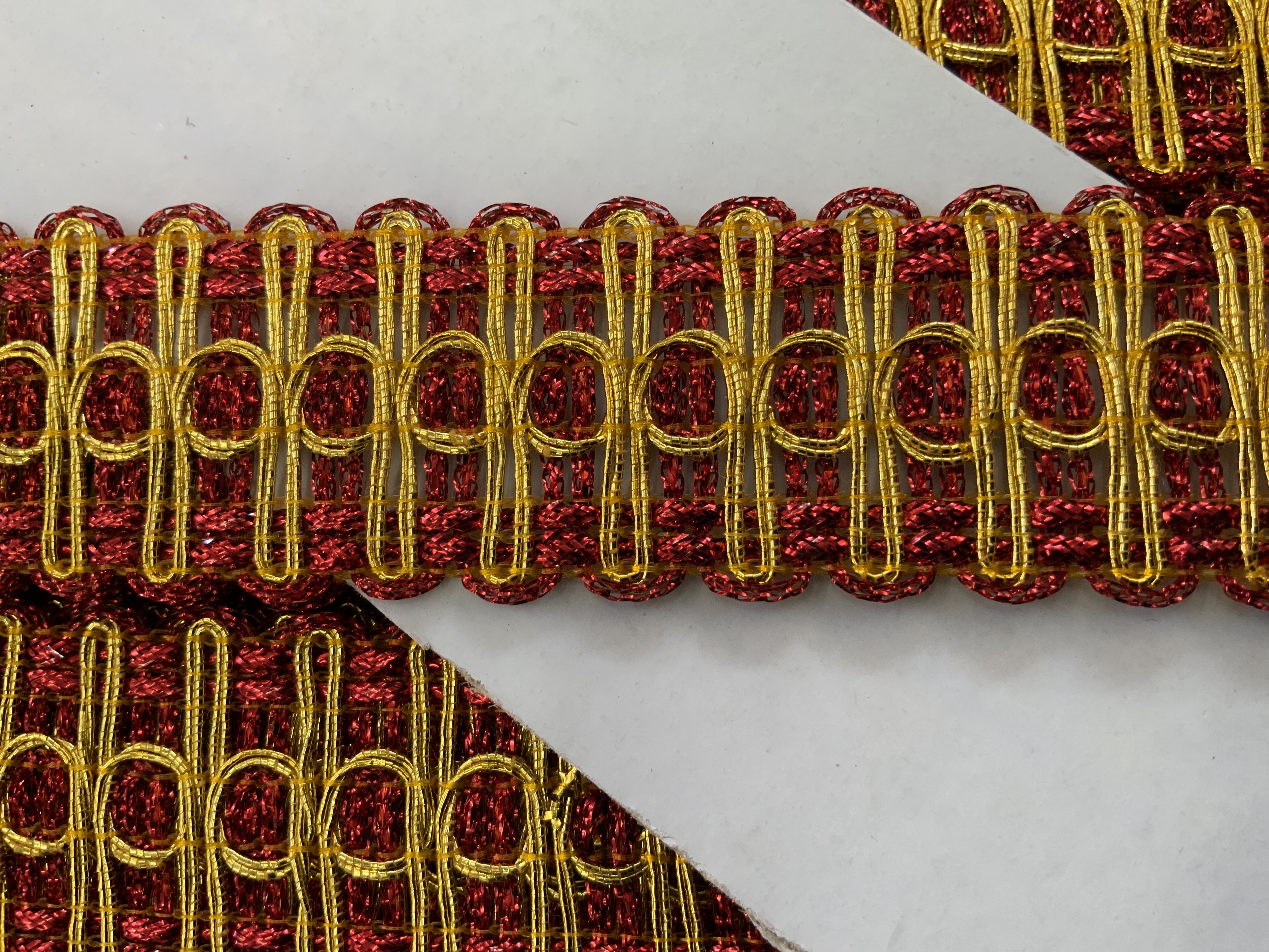 Rood met goud 30 mm  €1,50 per meter