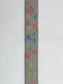 Beige  met dino 15 mm   € 1, 95 per meter