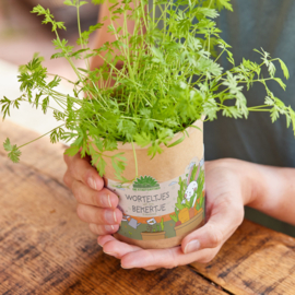WORTELTJES UIT EEN BEKER