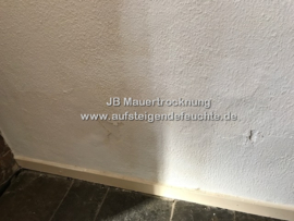 Putz löst sich (Innenwand)