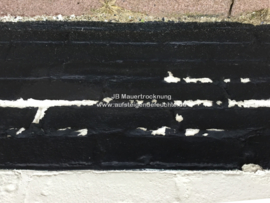 Farbe löst sich (Außenwand)