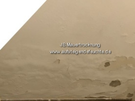 Putz löst sich (Keller)