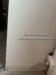 Flecken an der Wand (Leckage)