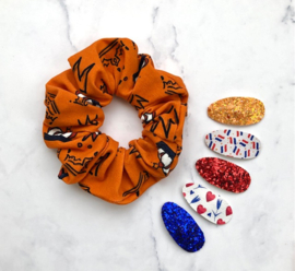 Oranje scrunchie kroontjes