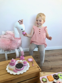 Servies met aansnijdtaart