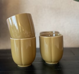 koffie/thee kopjes mosterdgeel