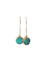 Ovalen creolen met hanger resin turquoise/goud