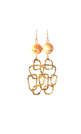 Oorbellen met troca schelp en hanger goldplated