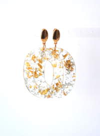 Oorbellen met resin hanger