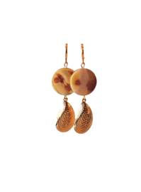 Oorbellen met oester schelp en hanger mossel schelp