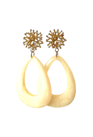 Statement oorbellen groot met hanger ivoor wit
