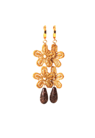 Statement oorbellen kant gouddraad en druppel resin bruin/glitter