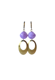 Oorbellen met resin steen  lila en hanger oud goud