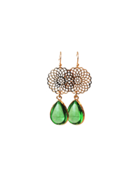 Oorbellen met filigrain goldplated en druppel crystal groen
