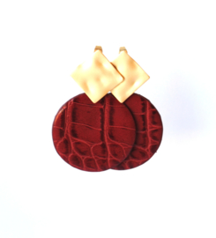 Oorbellen met hanger bordeaux rood leer en oorsteker goldplated