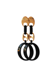 Oorbellen met ring  zwart en vintage gold tussenstuk en oorsteker