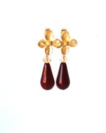 Oorbellen met resin druppel rood en swarovski crystal