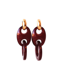 Oorbellen resin bordeauxrood en oorsteker goldplated