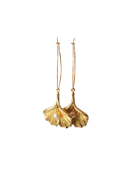 oorbellen Ginkgo blad 24K goldplated en zoetwaterparel