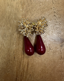 Oorbellen met oorsteker 24K goldplated en druppel resin rood