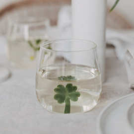 Drinkglas met klavertjevier figuur