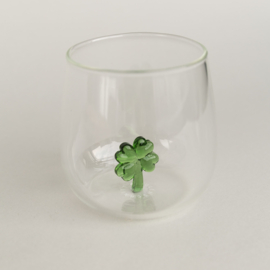 Drinkglas met klavertjevier figuur