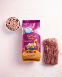 Pad thai noedels van bruine rijst